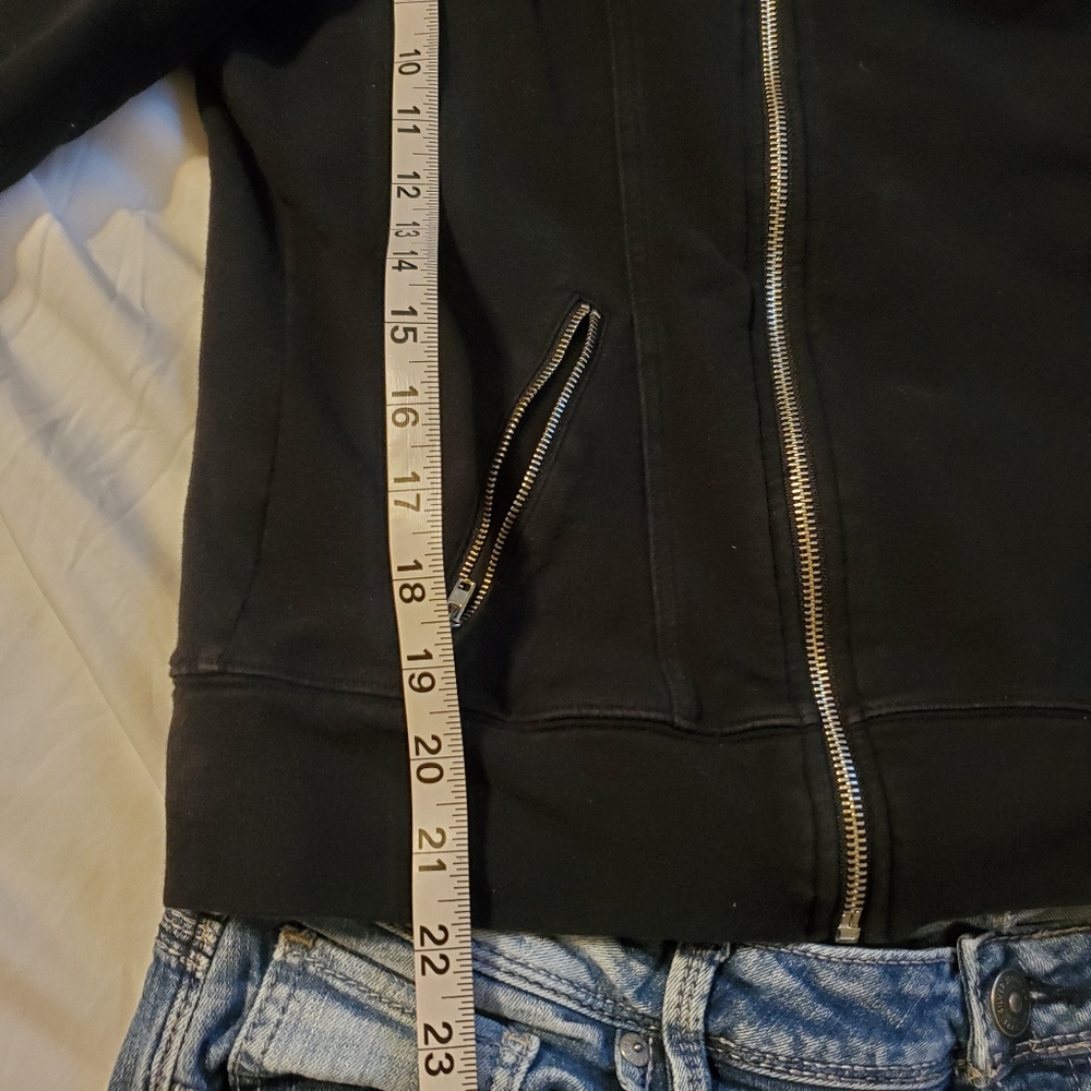 Short offset zipper jacket - Picture 3 of 7